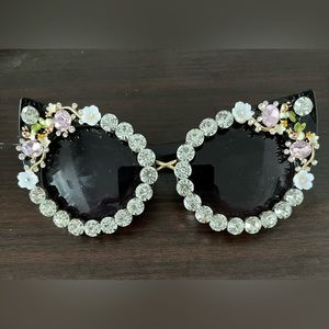 Black base cat eye oversized sunglasses